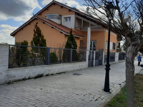 Casa de 0,032 ha en venta en Segovia