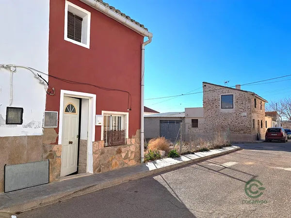 Casa de 0,0073 ha en venta en Requena, Valencia