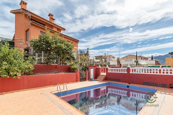 Casa de 0,07 ha en venta en Huetor vega, Granada
