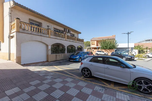 Casa de 0,0178 ha en venta en Armilla, Granada