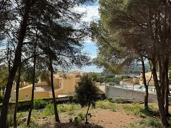 Terreno urbano de 0,55 ha en venta en Moraira, Alicante