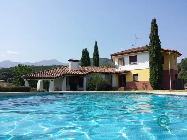 Finca agrícola de 4 ha en venta en Guisando, Ávila