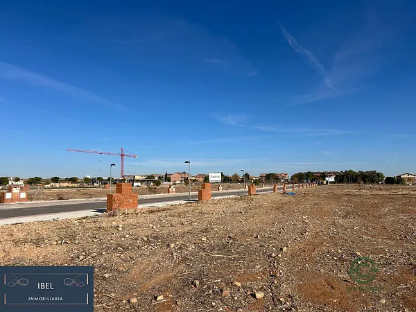 Terreno urbano de 0,0225 ha en venta en Alovera, Guadalajara