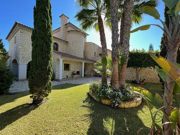 Casa de 0,0386 ha per a venda a Almeria