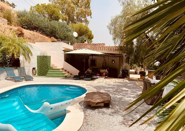 Finca de recreo de 0,35 ha en venta en Málaga