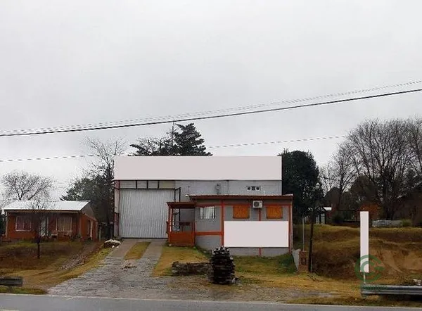 Nave industrial de 0,0756 ha en venta en Córdoba