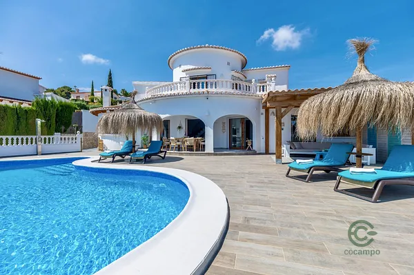 Casa de 0,0847 ha en venta en Moraira, Alicante