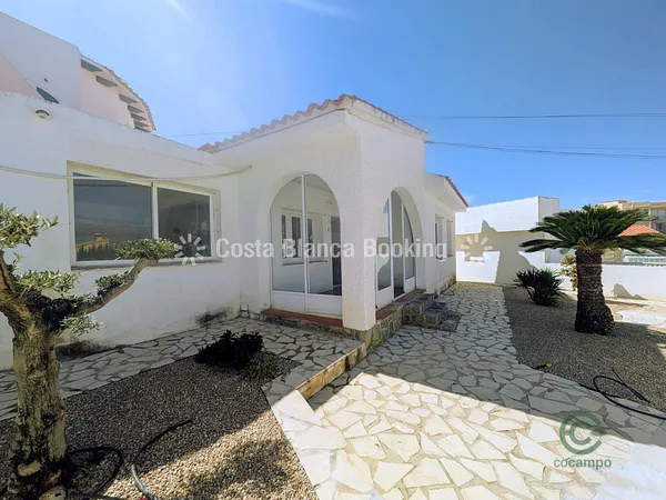 Casa de 0,03 ha en venta en Albir, Alicante