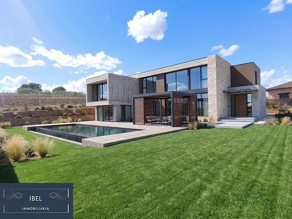 Terreno urbano de 0,066 ha en venta en El casar, Guadalajara