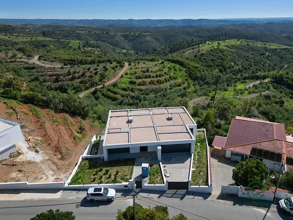 Casa de 0,2 ha en venta en Monchique, Algarve