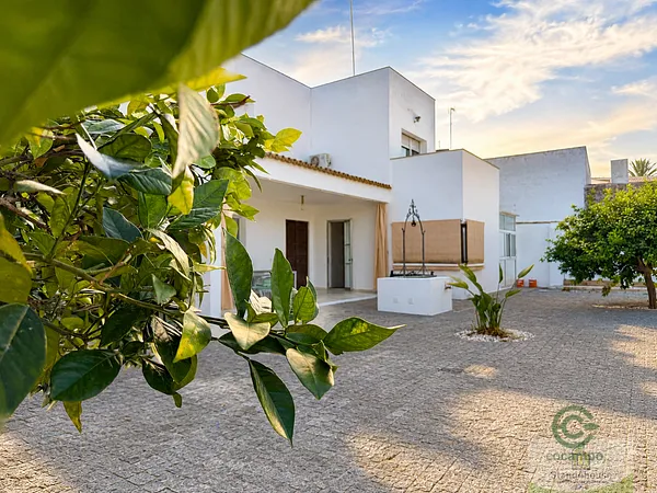 Casa de 0,0611 ha en venta en Bollullos Par del Condado, Huelva