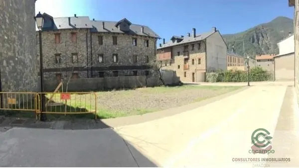 Terreno urbano de 0,0278 ha en venta en Villanúa, Huesca