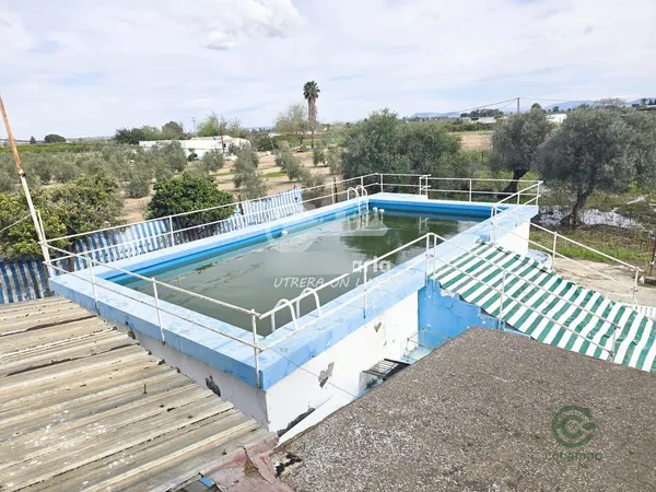 Finca rústica de 0,6 ha en venta en Utrera, Sevilla