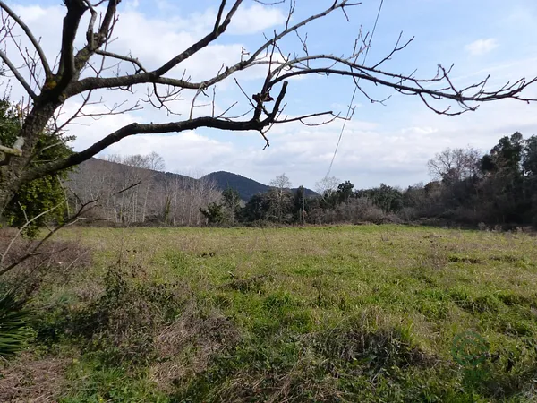 Finca agrícola de 0,78 ha en venta en Barcelona