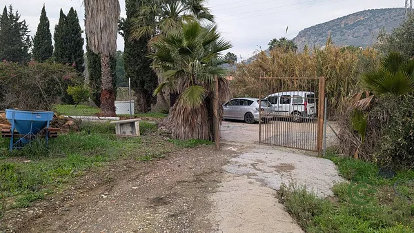 Finca agrícola de 1,3 ha en venta en Alhaurín el grande, Malaga