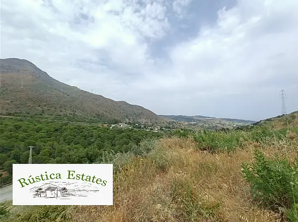 Finca agrícola de 2,1 ha en venta en Málaga