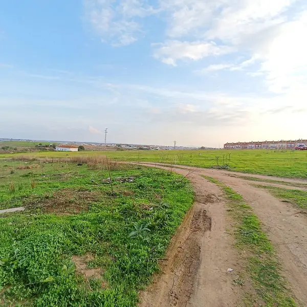 Finca agrícola de 0,95 ha en venta en Badajoz