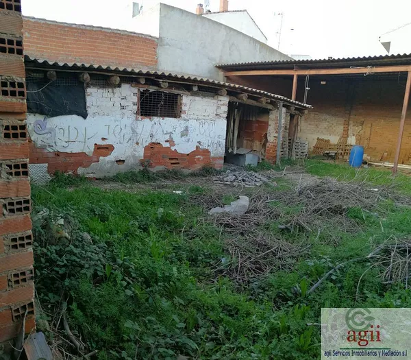Terreno urbano de 0,03 ha en venta en Alovera, Guadalajara
