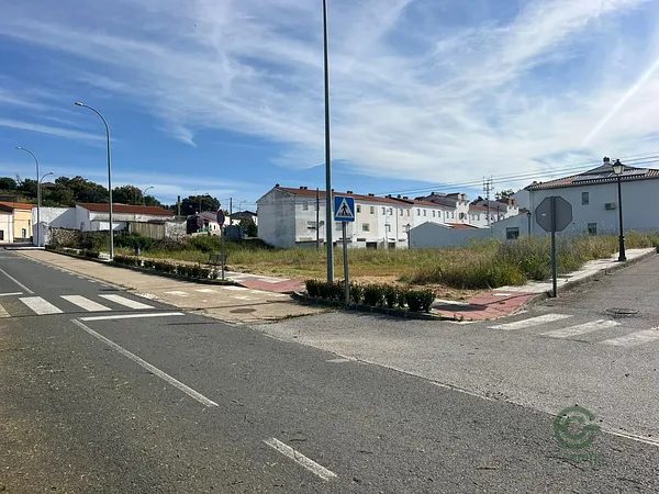Terreno urbano de 0,14 ha en venta en Barcarrota, Badajoz