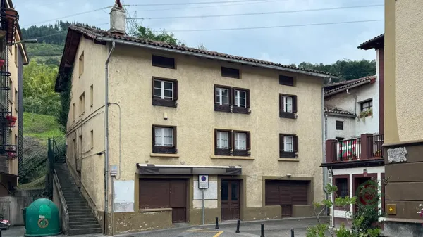 Terreno urbano de 0,06 ha en venta en Zegama, Guipuzcoa