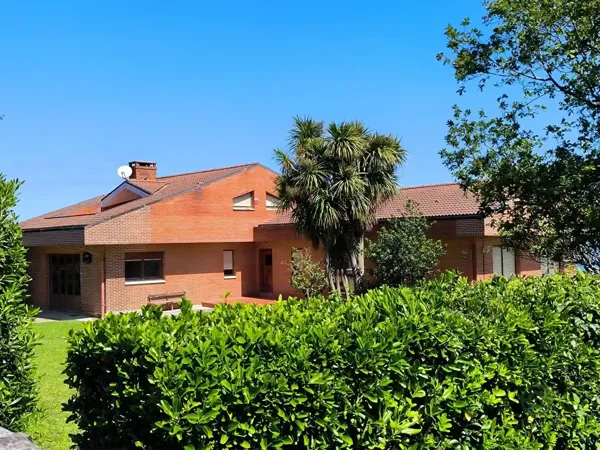 Casa de 1,32 ha en venta en Getxo, Vizcaya