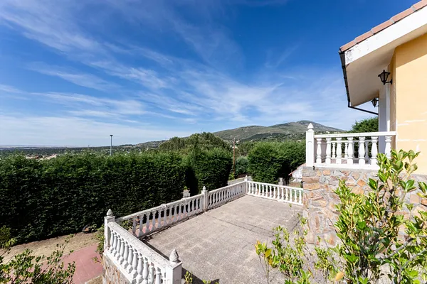 Casa de 0,133 ha en venta en El Espinar, Segovia