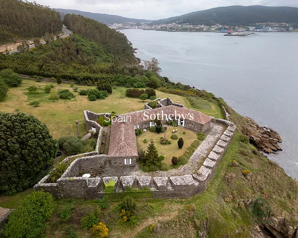Finca rústica de 0,28 ha en venta en Corcubion, A coruña