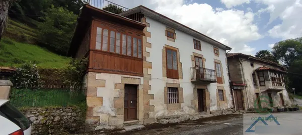 Casa de 0,3125 ha en venta en Corvera de toranzo, Cantabria