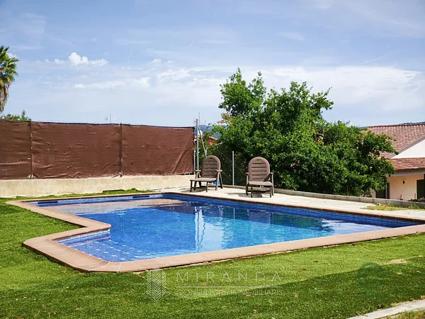 Casa de 0,0886 ha en venta en Barcelona