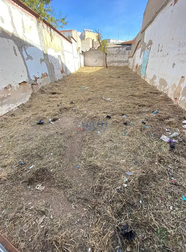 Terreno urbano de 0,03 ha en venta en Valdepeñas, Ciudad real
