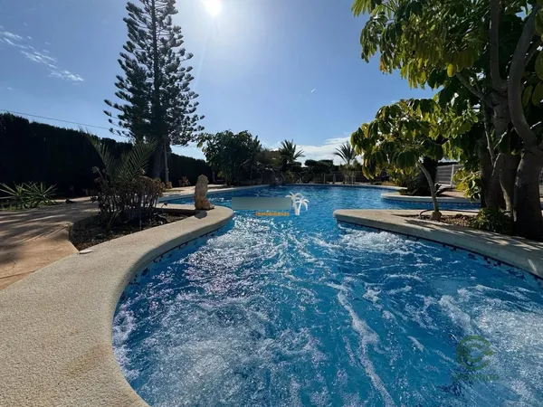 Casa de 0,23 ha en venta en Elche, Alicante