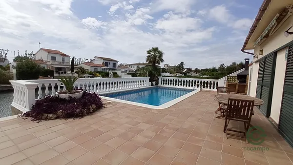 Casa de 0,0572 ha en venta en Empuriabrava, Girona