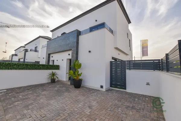 Casa de 0,0143 ha en venta en Gran alacant, Alicante