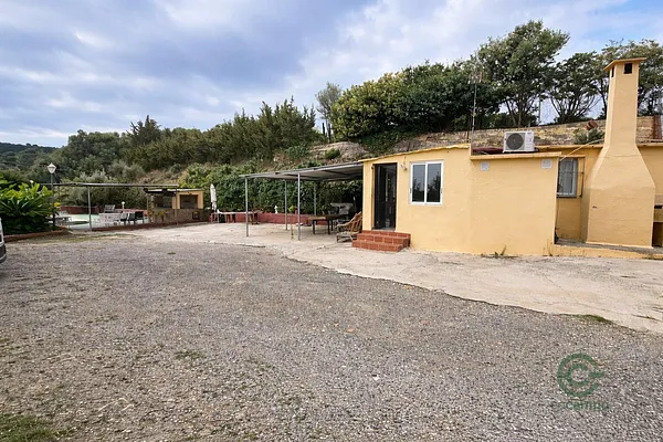 Finca rústica de 0,56 ha en venta en Estepona, Malaga