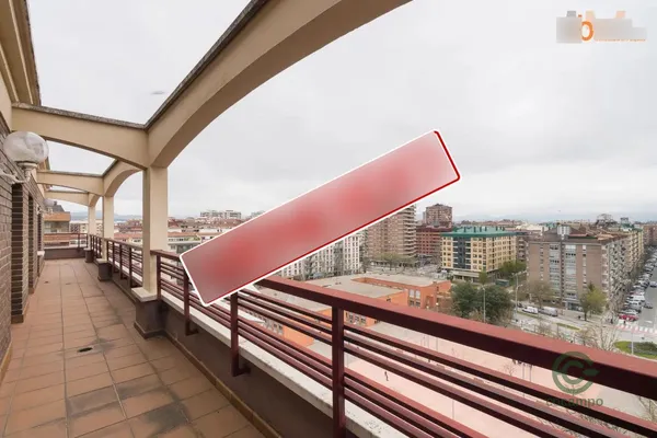 Casa de 0,0237 ha en venta en Pamplona, Navarra