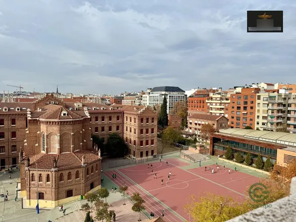 Casa de 0,0123 ha en venta en Madrid, Madrid