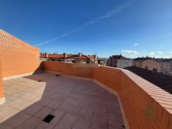 Casa de 0,0132 ha en venta en Lardero, La Rioja