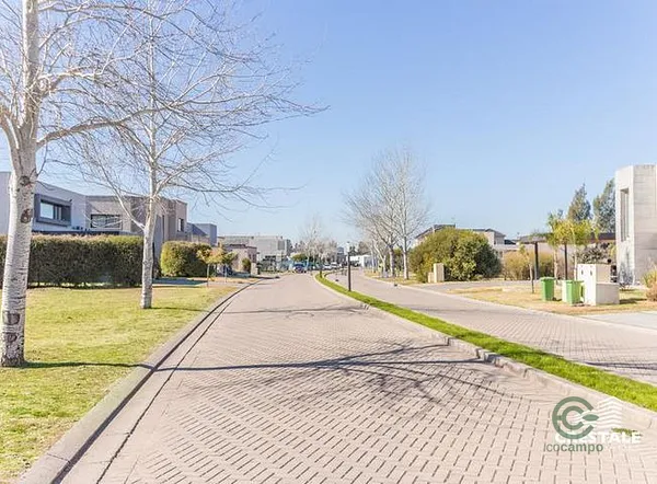 Terreno urbano de 0,08 ha en venta en Santa fe