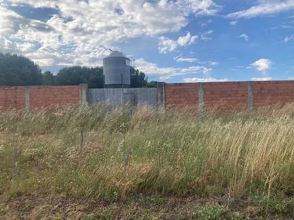 Finca rústica de 0,6 ha en venta en Bahabón, Valladolid