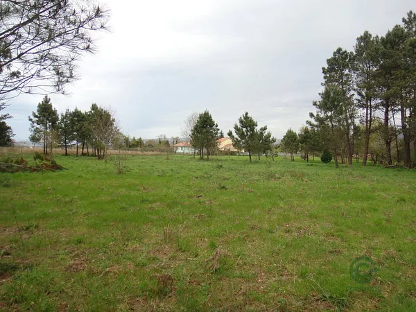 Terreno urbano de 0,45 ha en venta en Brión, La coruña