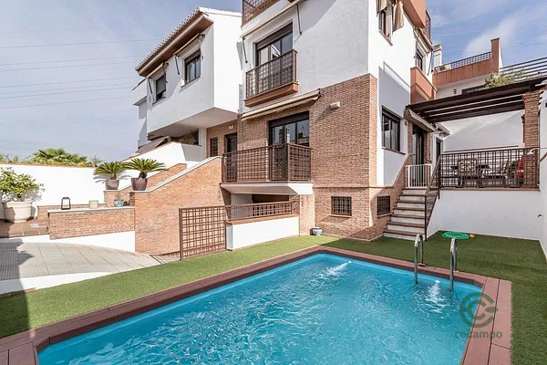 Casa de 0,0251 ha en venta en Huetor vega, Granada