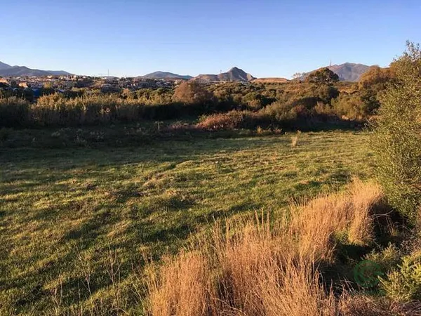 Terreno urbano de 0,9 ha en venta en Estepona, Málaga