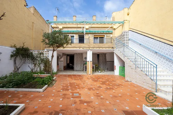 Casa de 0,0237 ha en venta en Armilla, Granada