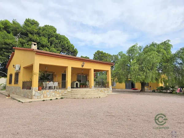 Casa de 0,9 ha en venta en Elda, Alicante