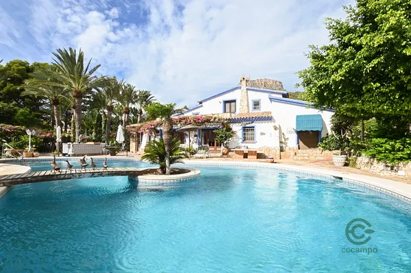 Finca de recreo de 1,1 ha en venta en Calpe, Alicante