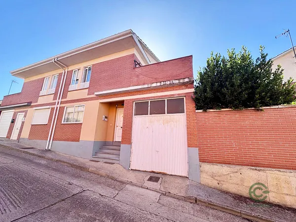 Casa de 0,012 ha en venta en Magaz De Pisuerga, Palencia