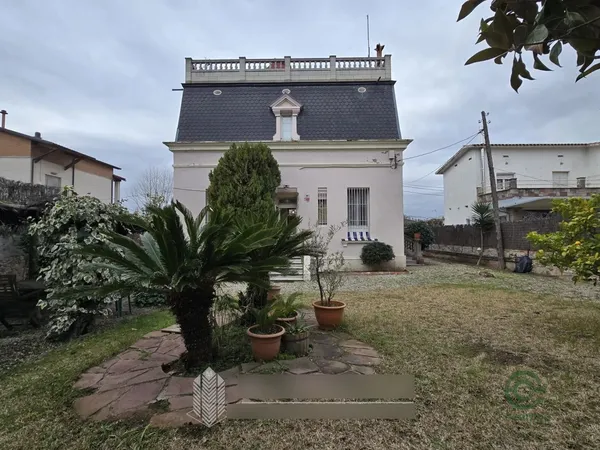 Casa de 0,0866 ha en venta en Barcelona