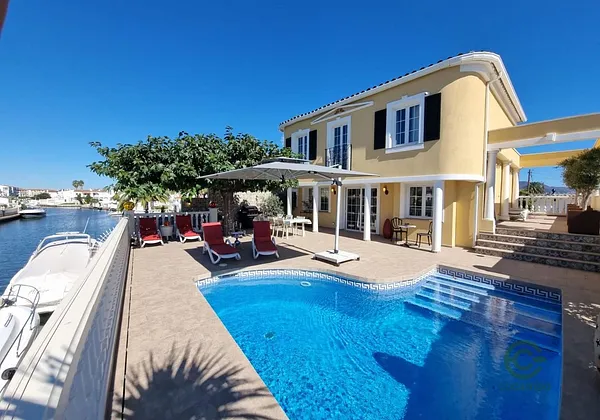 Casa de 0,0361 ha en venta en Empuriabrava, Girona