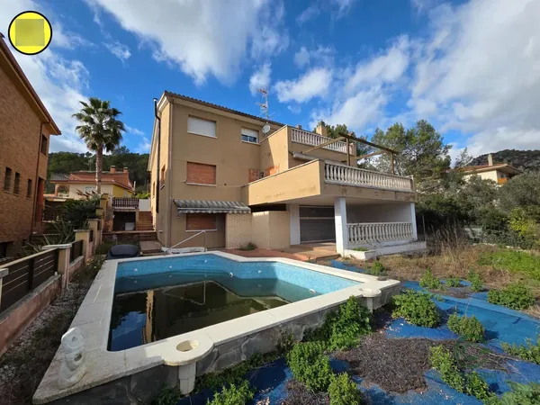 Casa de 0,0594 ha en venta en Canyelles, Barcelona