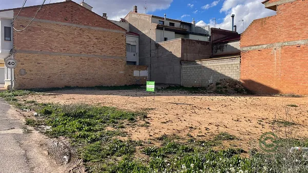 Terreno urbano de 0,0371 ha en venta en Casas - ibañez, Albacete